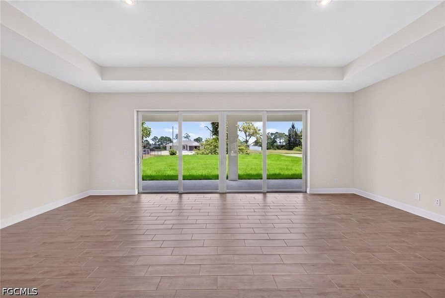 Spacious, unfurnished interior of a new home in Cape Coral, Cape Coral (Image 16).