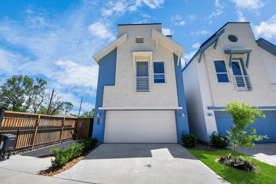 Front exterior of a new home in , Houston, TX, highlighting curb appeal (Image 30).