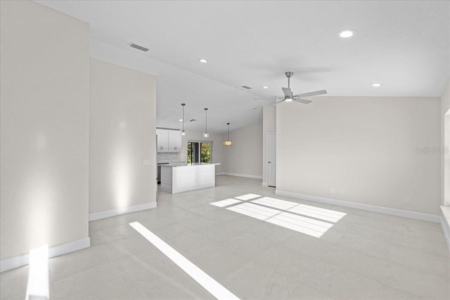 Spacious, unfurnished interior of a new home in , Englewood (Image 15).