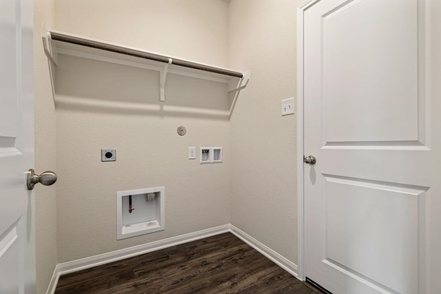 Spacious, unfurnished interior of a new home in Trails at Cochran Ranch, Waller (Image 18).