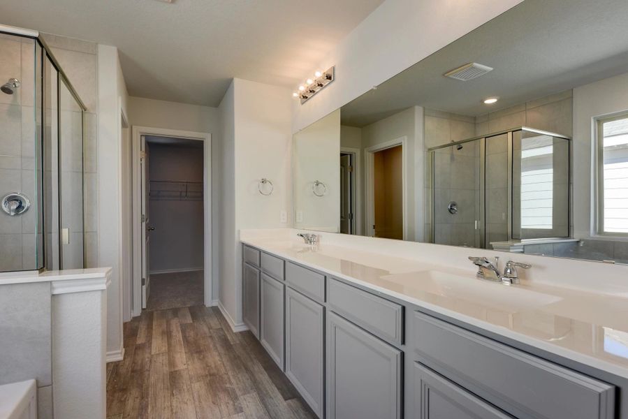 Representative furnished interior of a home built from the Austin by Ashton Woods in Meadows at Hennersby Hollow 40's, San Antonio (Image 27).