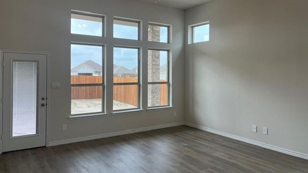 Spacious, unfurnished interior of a new home in Silverado, Aubrey (Image 11).