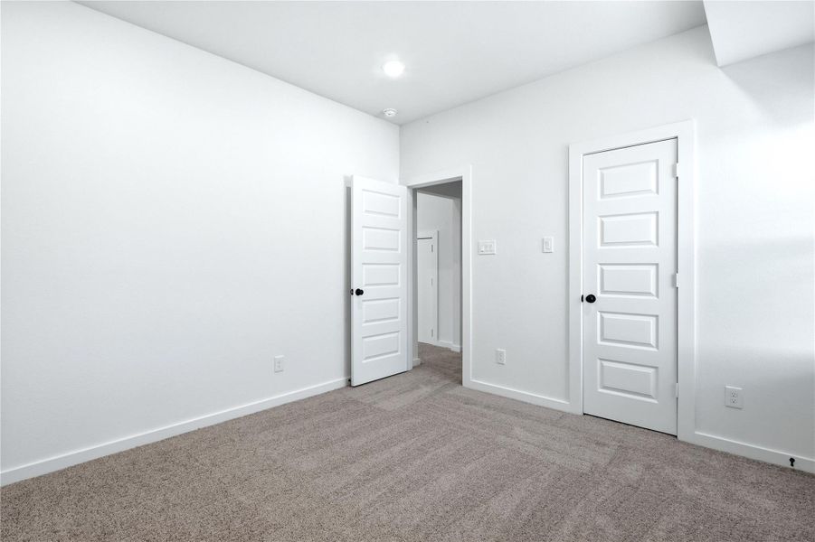 Spacious, unfurnished interior of a new home in Foxtail Palms, Manvel (Image 28).