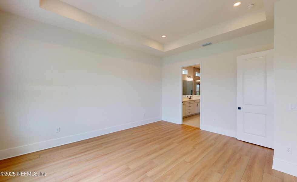 Spacious, unfurnished interior of a new home in Amelia National, Fernandina Beach (Image 7).