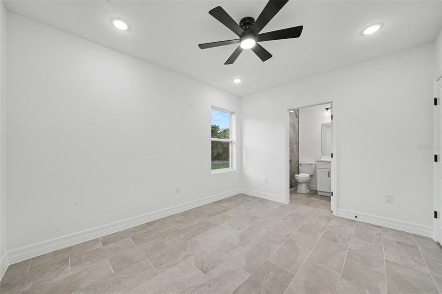 Spacious, unfurnished interior of a new home in , Avon Park (Image 13).