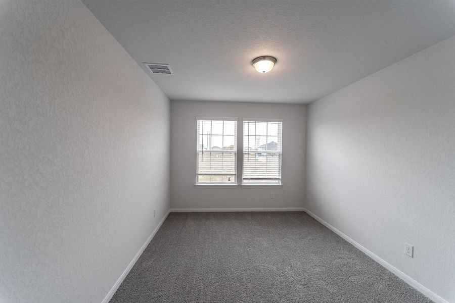 Spacious, unfurnished interior of a new home in Hannah Heights, Seguin (Image 16).