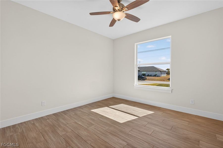 Spacious, unfurnished interior of a new home in Cape Coral, Cape Coral (Image 37).