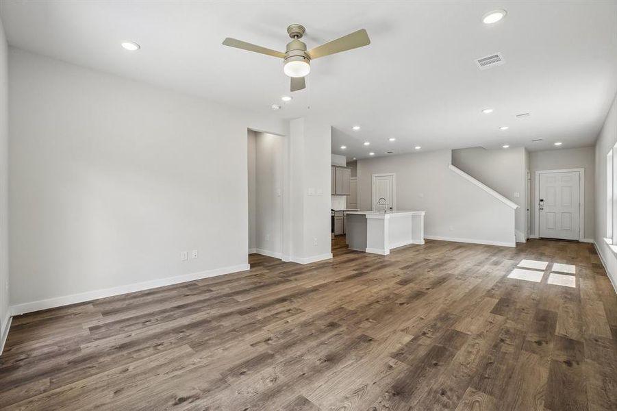 Spacious, unfurnished interior of a new home in Ambergrove, Royse City (Image 15).