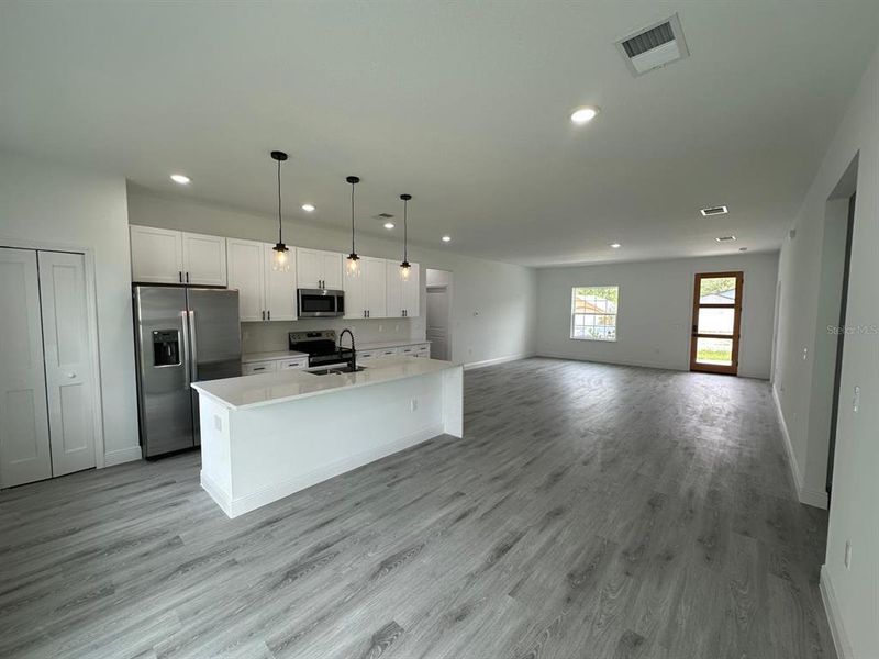 Spacious, unfurnished interior of a new home in , Ocala (Image 21).