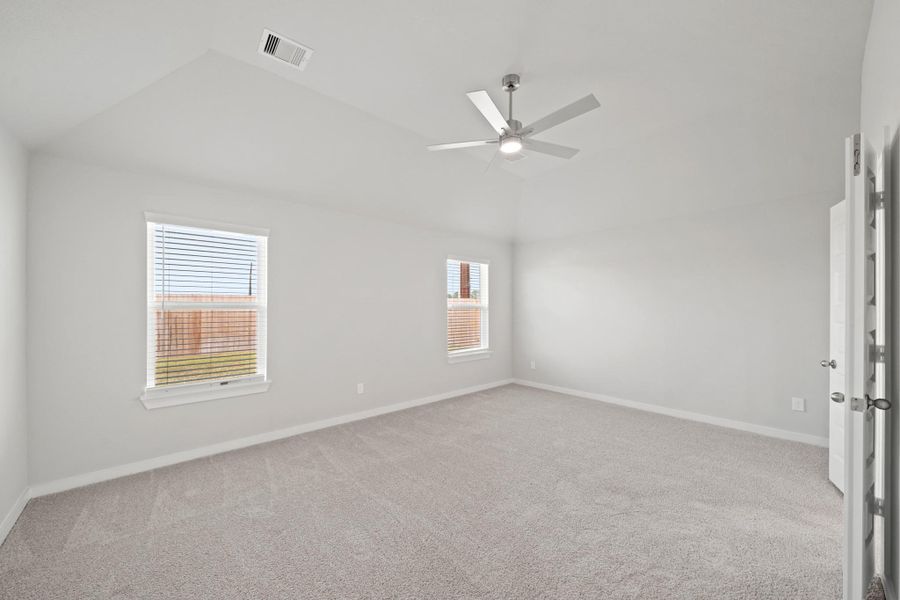 Spacious, unfurnished interior of a new home in Briarwood Crossing, Rosenberg (Image 9).