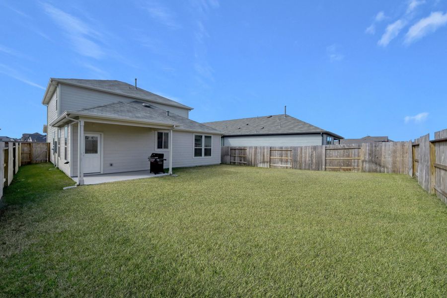 Exterior details and patio area of a home in Mavera, Conroe (Image 3).