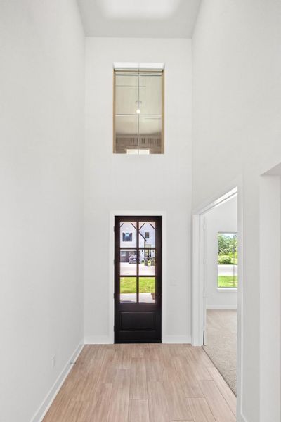 Spacious, unfurnished interior of a new home in Parmer Ranch, Georgetown (Image 27).