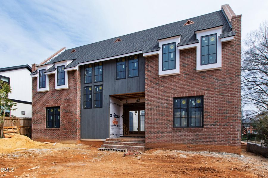 1500 Scales St, Entry