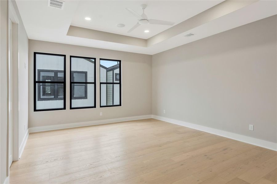 Spacious, unfurnished interior of a new home in , Houston (Image 30).