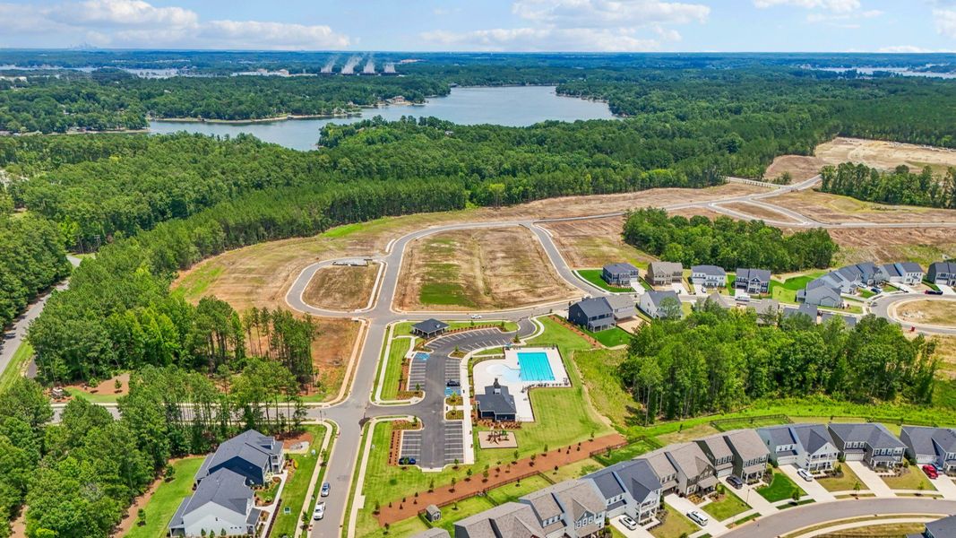 Lakeside Glen Community Amenity minutes away from Allison Creek Park