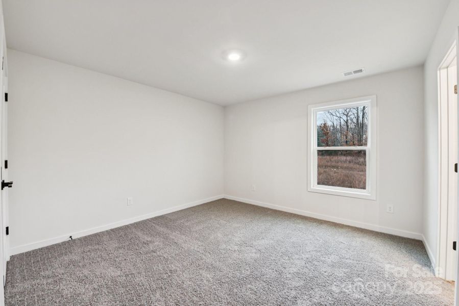 Spacious, unfurnished interior of a new home in Laurelbrook, Sherrills Ford (Image 10).