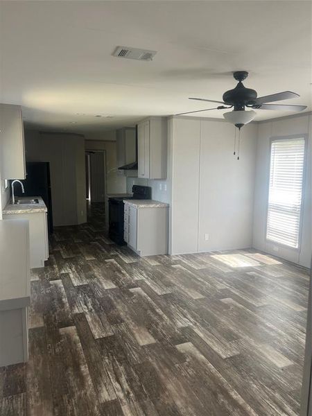 Spacious, unfurnished interior of a new home in , Pelican Bay (Image 4).
