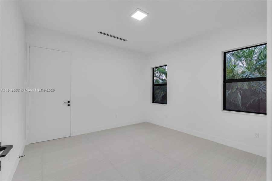 Spacious, unfurnished interior of a new home in , Cutler Bay (Image 64).