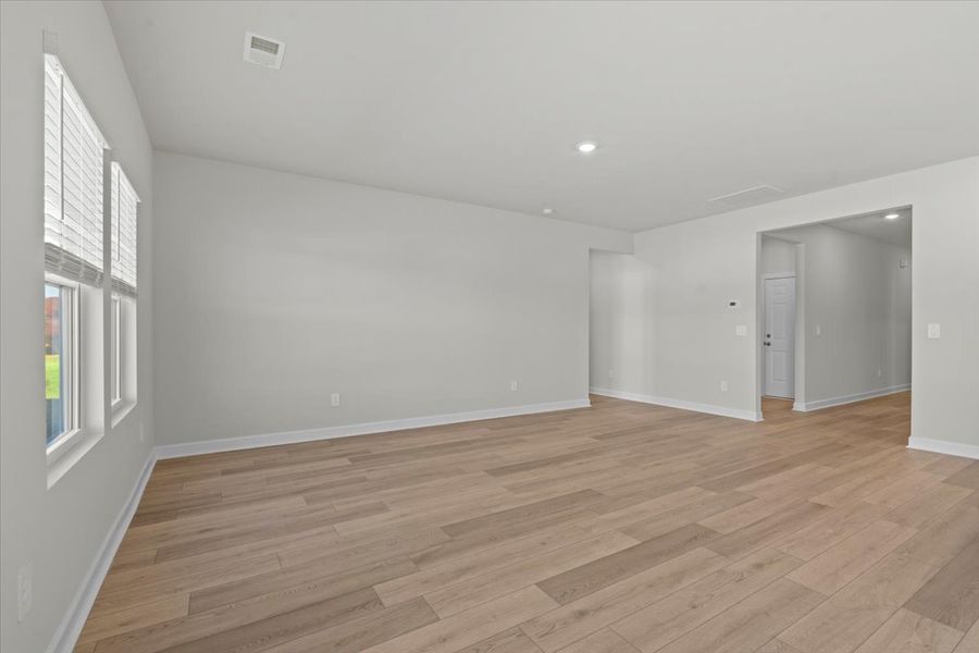 Spacious, unfurnished interior of a new home in Holland Park, Spartanburg (Image 13).