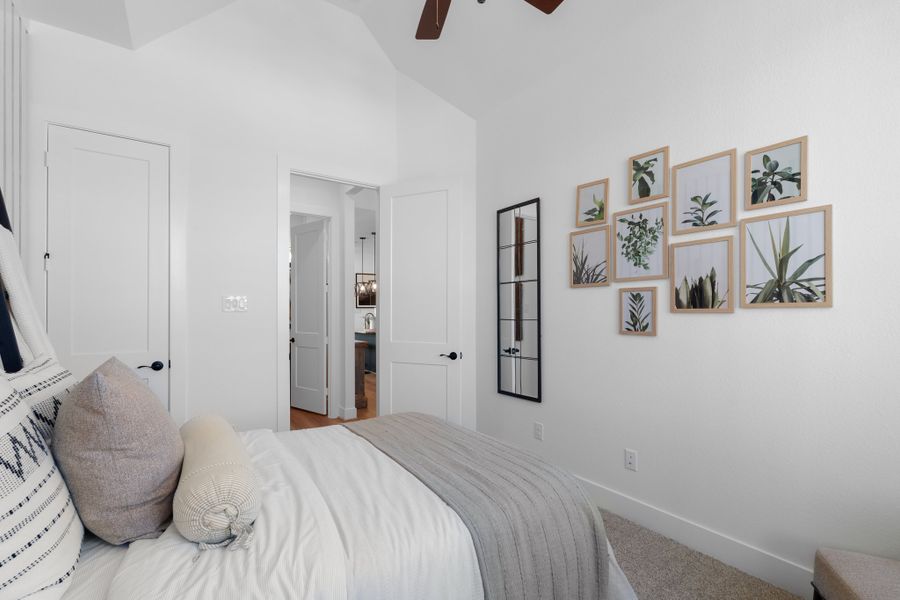 Furnished interior view inside a new home in Sienna, Missouri City (Image 27).