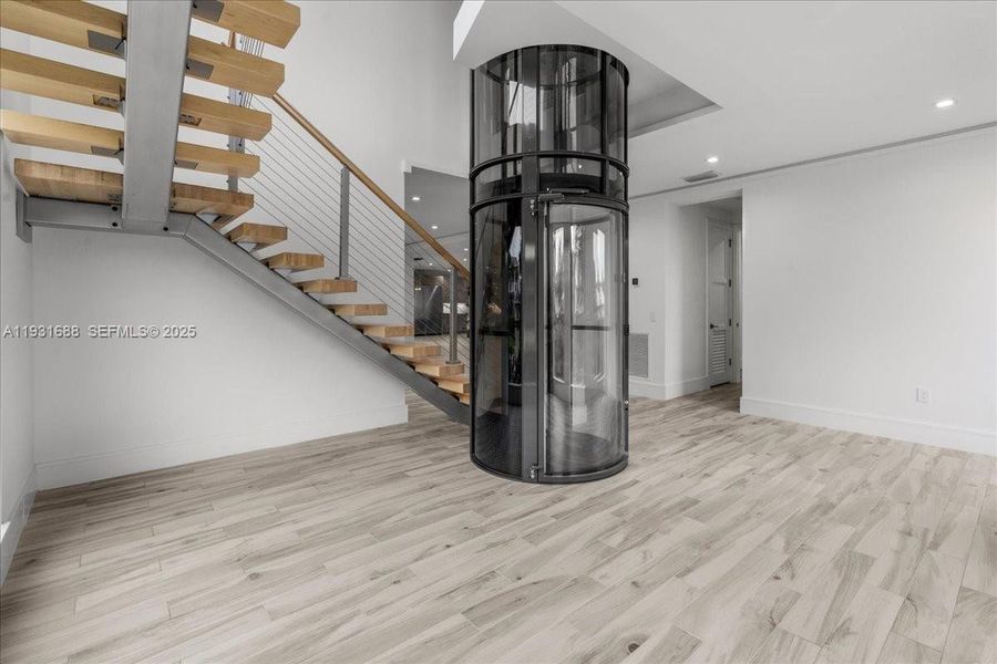 Spacious, unfurnished interior of a new home in , Naples (Image 34).