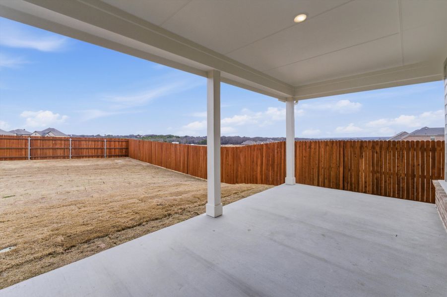 Exterior details and patio area of a home in Waterford Park, Weatherford (Image 3).