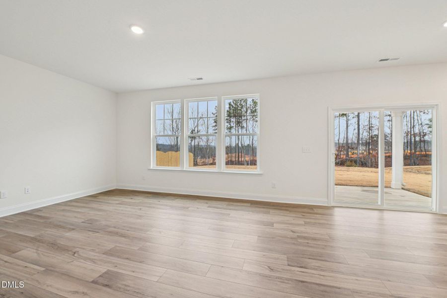 12-web-or-mls-Winding Crk Dr-S0502-012