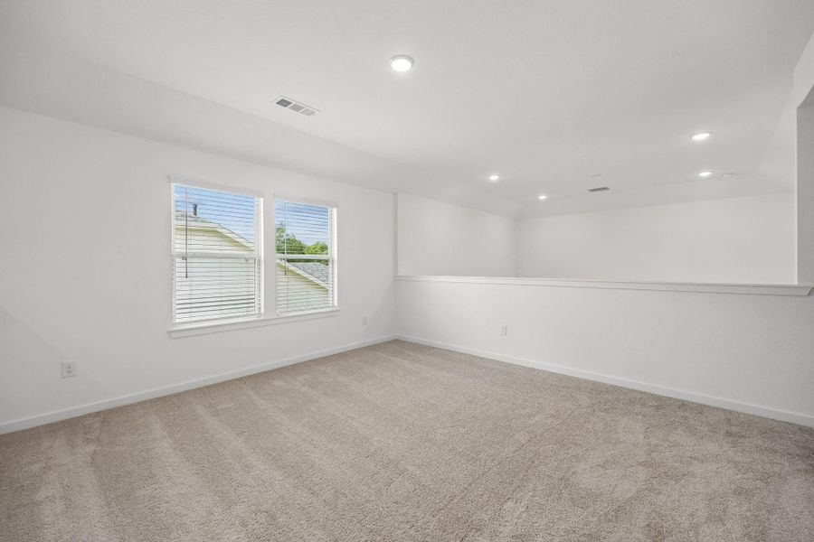Spacious, unfurnished interior of a new home in Ellerden, Tomball (Image 19).