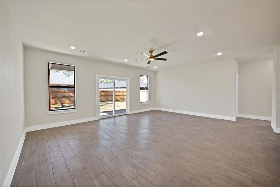 Spacious, unfurnished interior of a new home in , Granbury (Image 20). Spacious, unfurnished interior of a new home in , Granbury (Image 20).