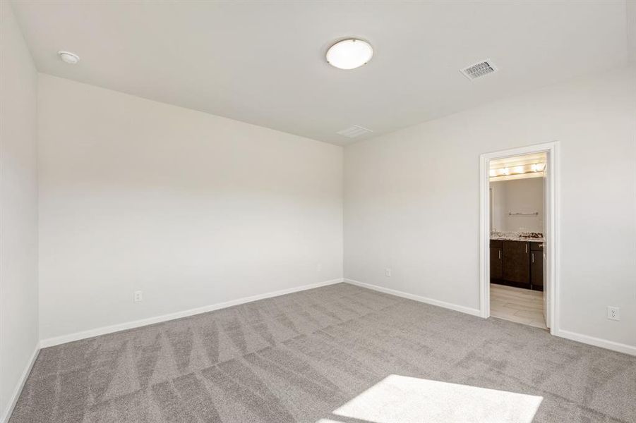 Spacious, unfurnished interior of a new home in Eagle Glen Elements, Alvarado (Image 23).