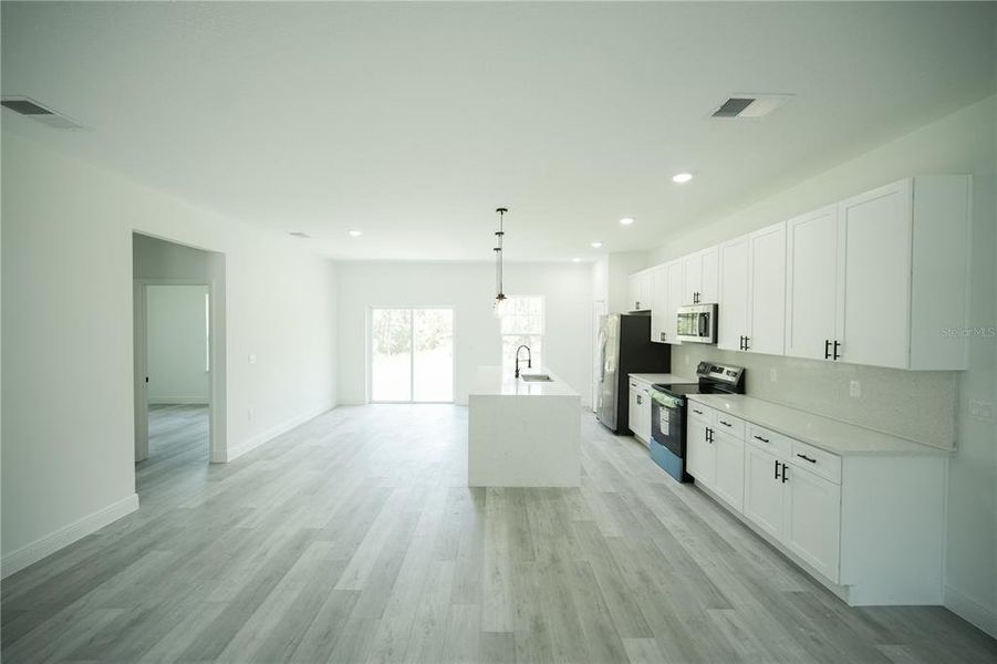 Spacious, unfurnished interior of a new home in , Ocala (Image 20).