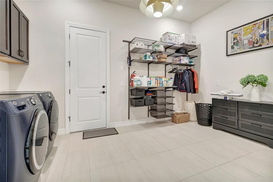 Furnished interior view inside a new home in , Orlando (Image 59).