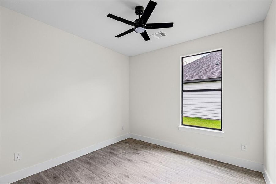 Spacious, unfurnished interior of a new home in , Granbury (Image 27).