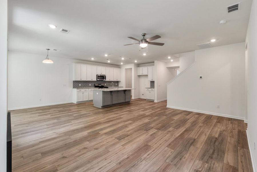Spacious, unfurnished interior of a new home in Oakley Pointe, Moncks Corner (Image 25).