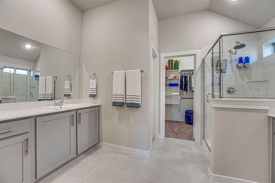 Furnished interior view inside a new home in , Lavon (Image 17).