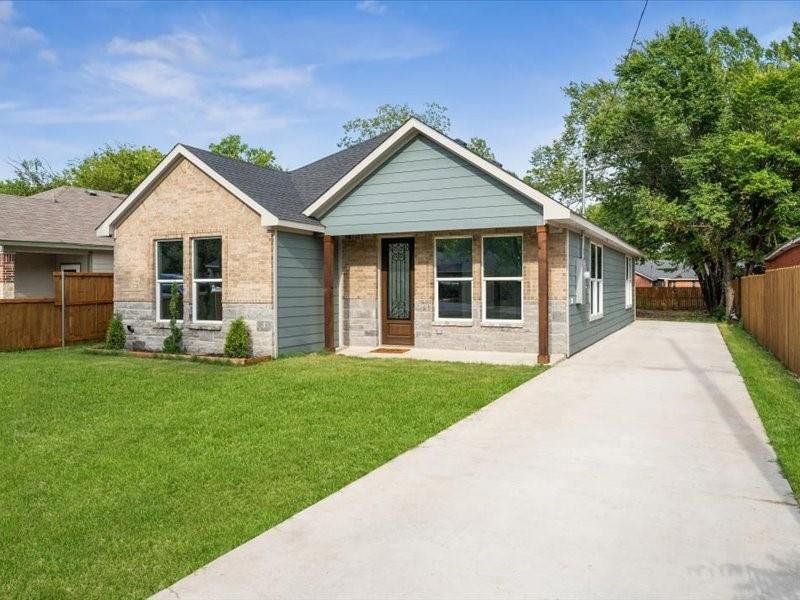 View of front of property with a front yard