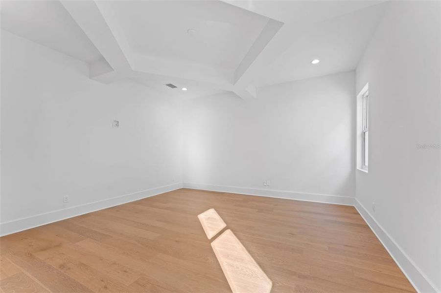 Spacious, unfurnished interior of a new home in , Tampa (Image 50).