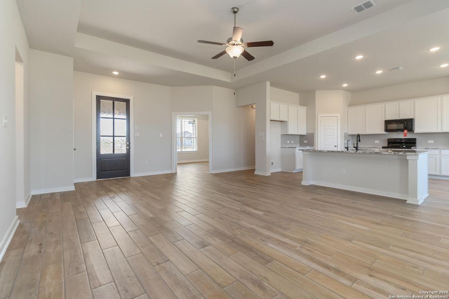 Spacious, unfurnished interior of a new home in Bonita Vista, Pleasanton (Image 12).