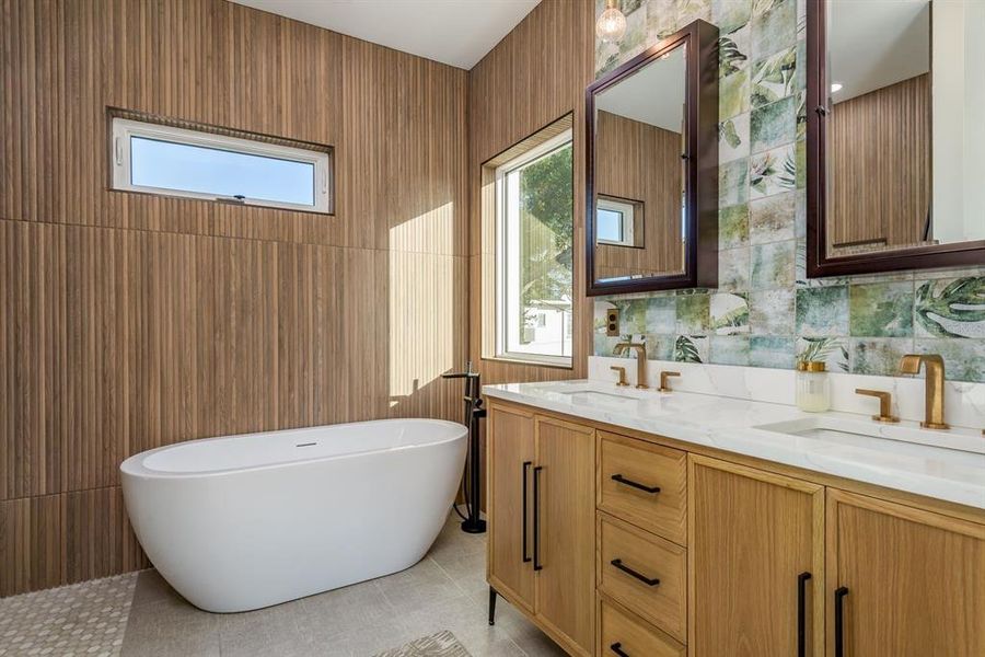 Furnished interior view inside a new home in , St. Petersburg (Image 51).