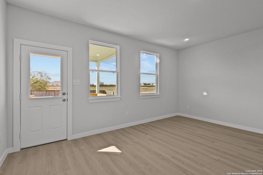 Spacious, unfurnished interior of a new home in Cinco Lakes, San Antonio (Image 24).