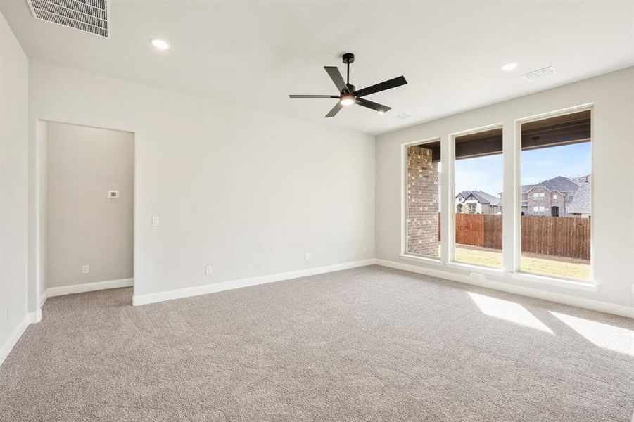 Spacious, unfurnished interior of a new home in Eagle Glen 50, Alvarado (Image 33).