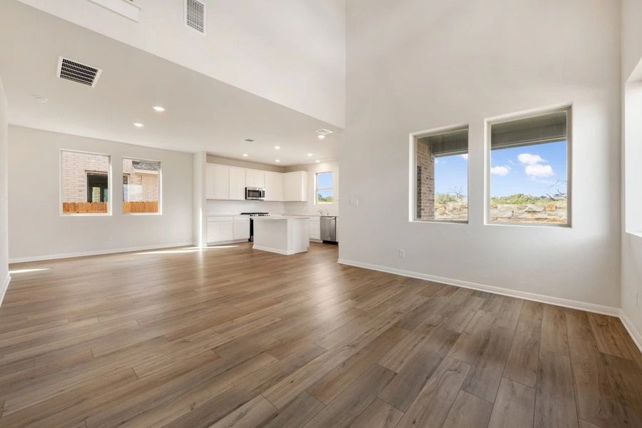 Spacious, unfurnished interior of a new home in Lariat, Liberty Hill (Image 16).