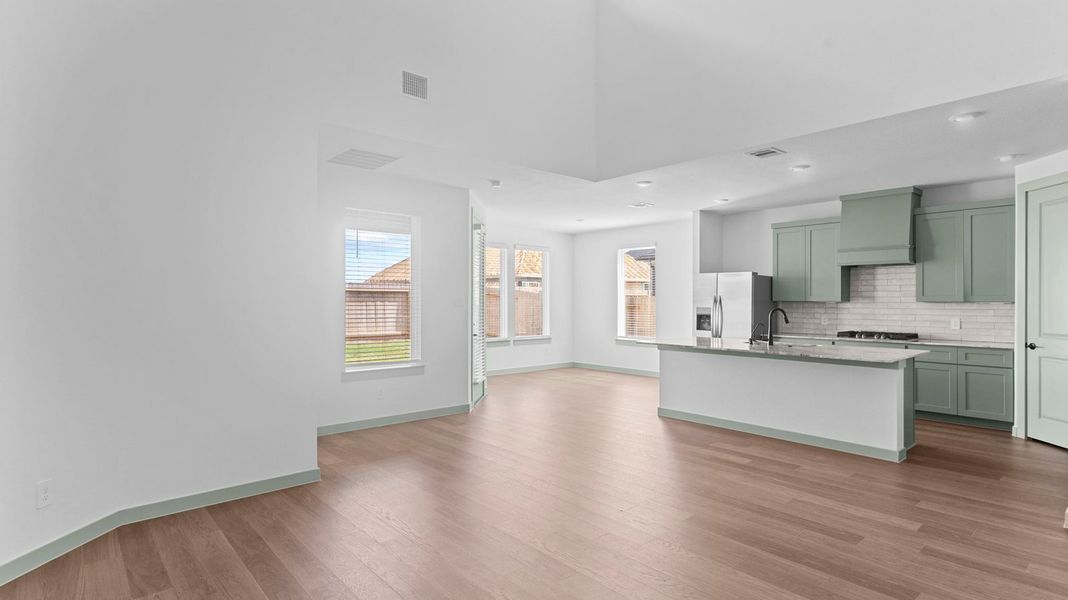 Spacious, unfurnished interior of a new home in Alexander, Pearland (Image 7).