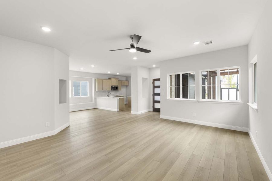 Spacious, unfurnished interior of a new home in Keeneland, Aubrey (Image 22).
