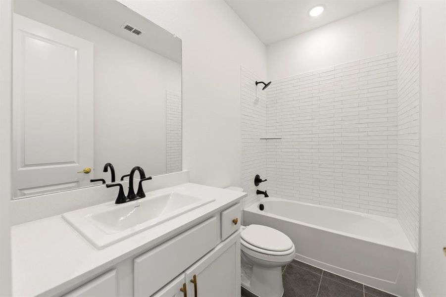 05. 3724 Outpost - 2ND Bath