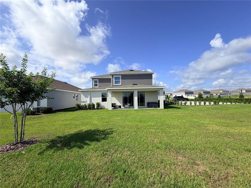 Exterior details and patio area of a home in , Clermont (Image 3).