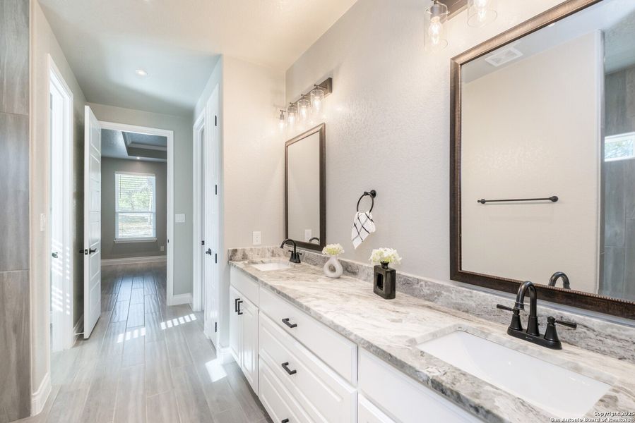 Furnished interior view inside a new home in , La Vernia (Image 14). Furnished interior view inside a new home in , La Vernia (Image 14).