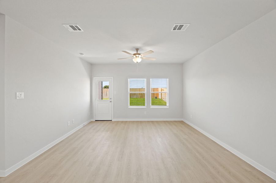 Spacious, unfurnished interior of a new home in Lonestar Collection at Paloma at Sanford Farms, Waller (Image 18).