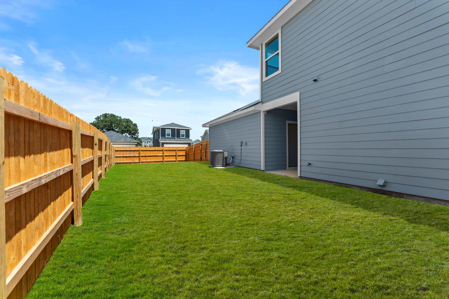 Exterior details and patio area of a home in Valverde, Bastrop (Image 3).