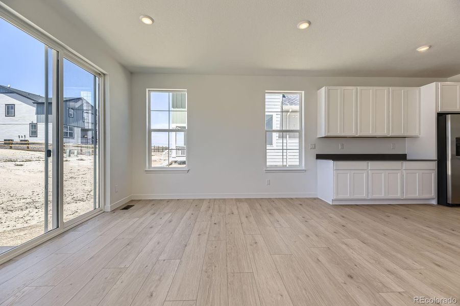 Spacious, unfurnished interior of a new home in Independence: The Grand Collection, Elizabeth (Image 16).